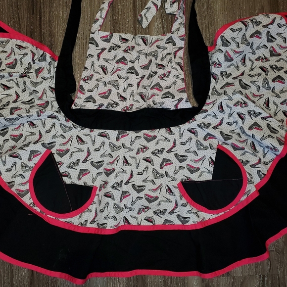 Apron for cooking in the kitchen - Picture 2 of 3